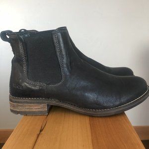 Black Leather Taos Chelsea Boot